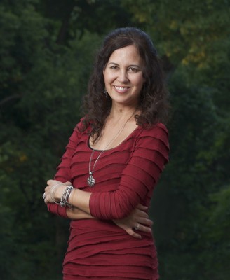 Heidi-Petak-headshot-standing_cropped1